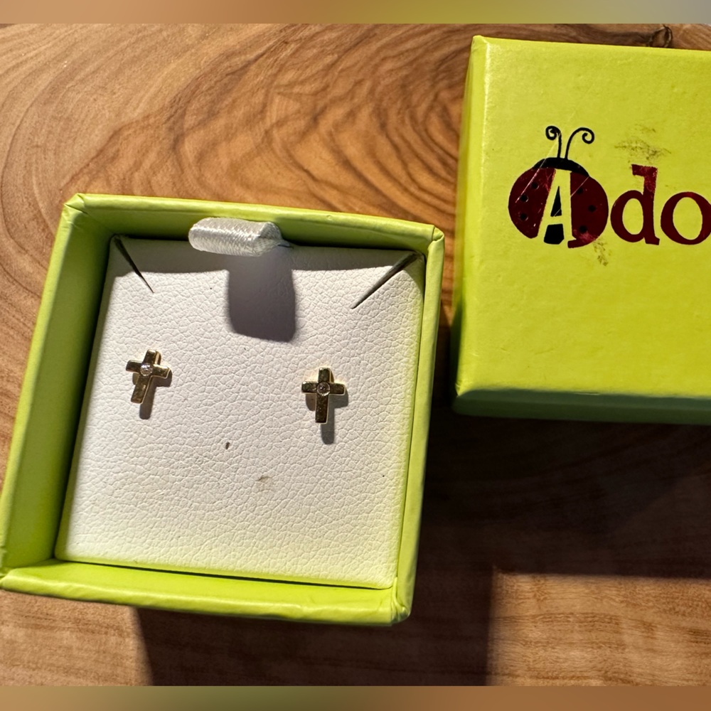14kt cross baby/kid's earrings (NEW WITH BOX)